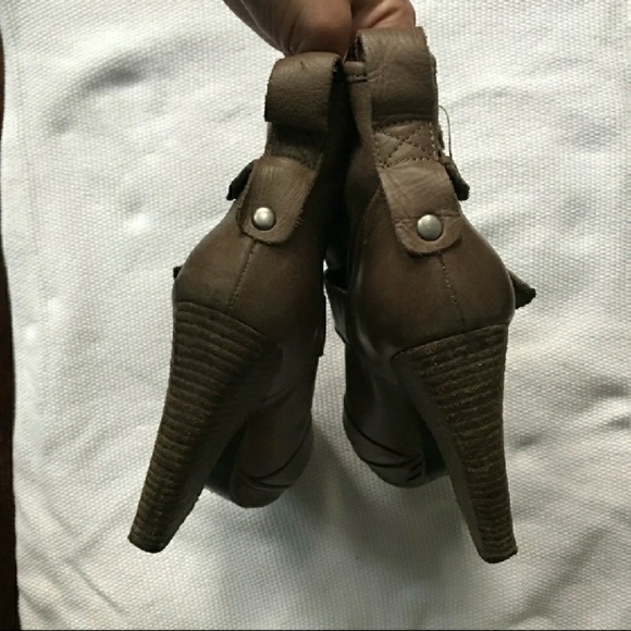 Dolce Vita Platform Booties - Picture 5 of 8